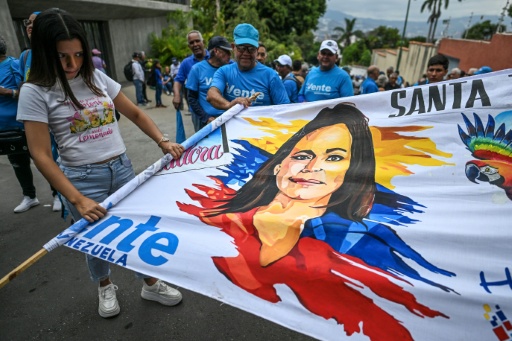 Venezuela inicia diálogo político sem presença da principal líder da oposição