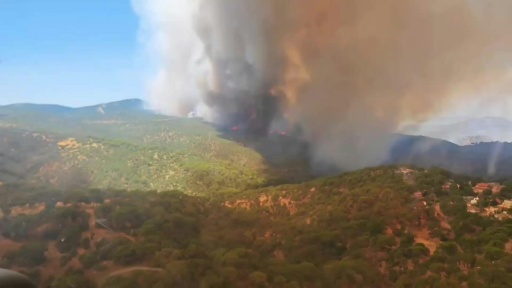 Dois incêndios florestais se fundem perto de Madri; 19 mil pessoas evacuadas ou confinadas — Margaux BERGEY, Thomas PERROTEAU, Suzane de Oliveira / AFP
