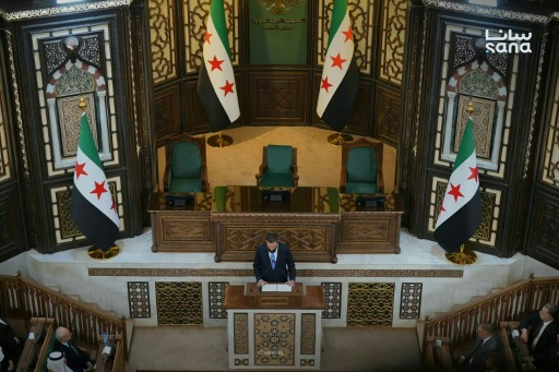 Parlamento sírio realiza primeira sessão após derrubada de Assad
