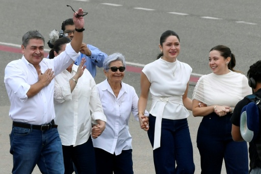Ex-presidente Hernández retorna a Honduras indultado por Trump