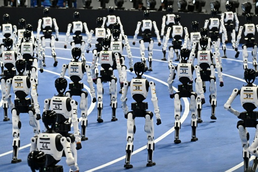 Robôs pulverizam recordes durante competição em Pequim