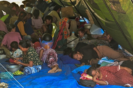 Many are afraid to go back home to damaged houses that could crumble in an aftershock — JUNI KRISWANTO / AFP