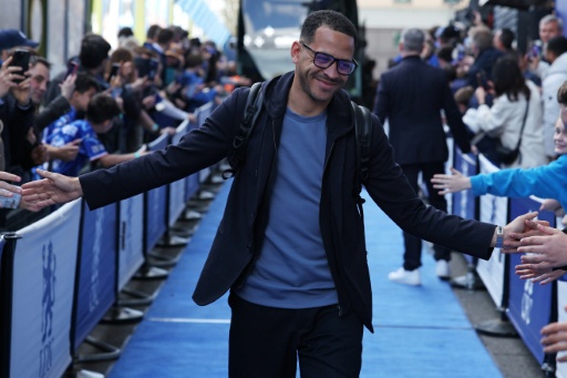 Liam Rosenior, alors entraîneur de Chelsea, arrive à Stamford Bridge pour un match contre Manchester City, le 12 avril 2026 à Londres