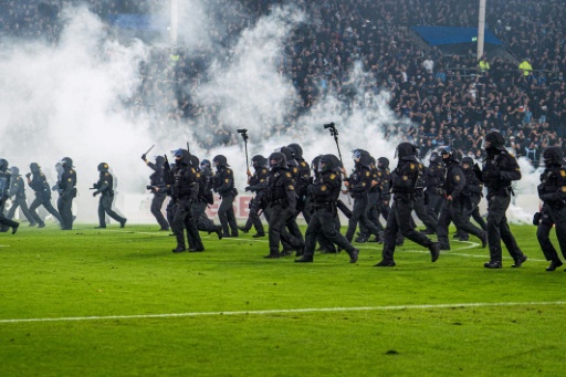 Cerca de cem feridos após incidentes em jogo da Copa da Alemanha