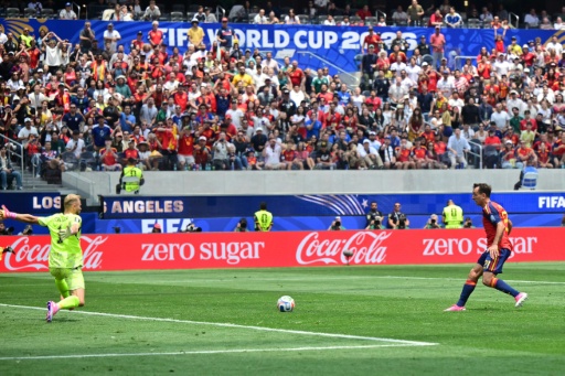 Ronaldo despide a Modric y la Roja pone el "showtime" en Los Ángeles