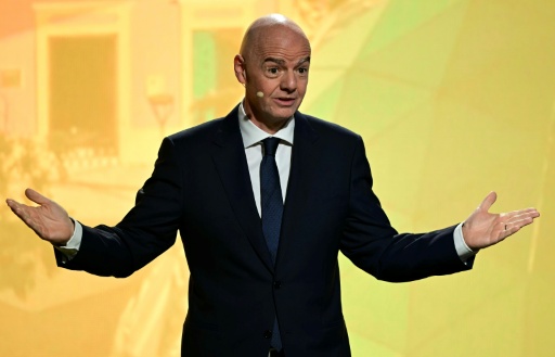 Infantino kippt Investoren-Plan nach Protest - Uefa entzieht Fifa-Chef dennoch Vertrauen