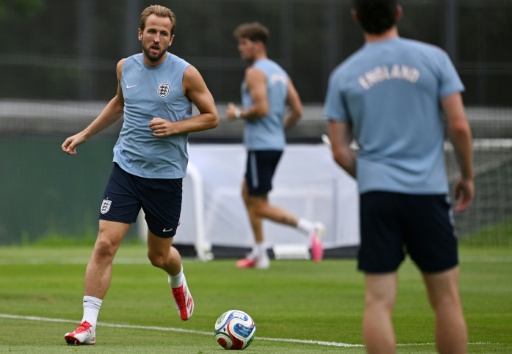 England forward Harry Kane trains in Mexico City ahead of the crunch last-16 tie against Mexico on Sunday