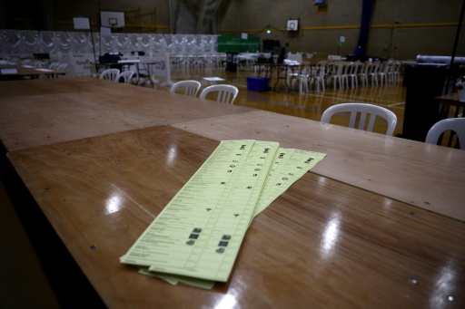 UK vote count under way in Farage, Binface showdown