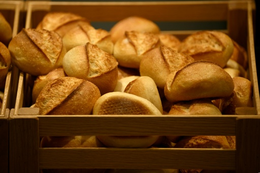 Ältere Stammgäste fehlen tagelang: Bäckereibesitzerin in Speyer rettet Ehepaar