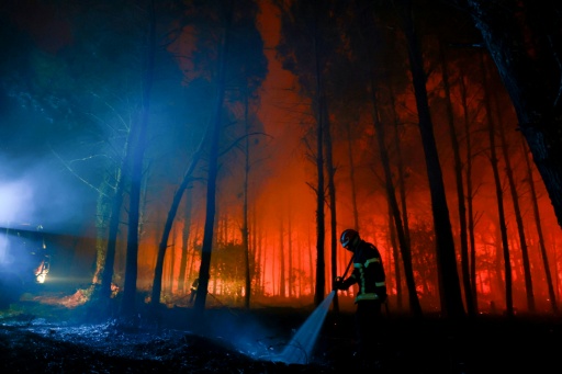 Incêndios deixam dezenas de feridos e milhares de desabrigados na Europa