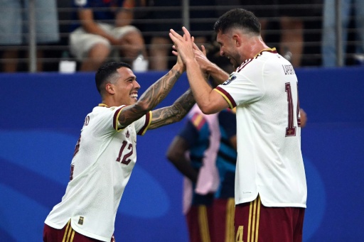 Majestic Spain stun France to reach World Cup final