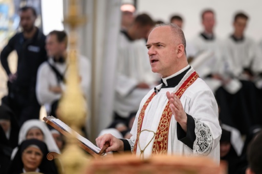 La comunidad tradicionalista desafía al Vaticano consagrando a cuatro obispos