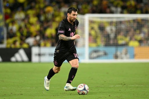 Messi marca um gol pela primeira vez desde o falecimento de seu pai