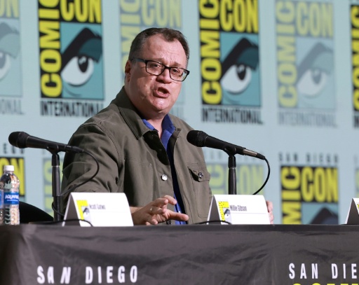 Avec "Tip Toe", la star des séries télé Russell T. Davies dépeint l'intolérance, du rire à l'effroi