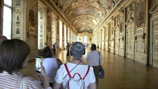 Neuf mois après le cambriolage du Louvre, la galerie d'Apollon rouvre, sans ses joyaux