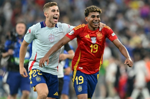Lamine Yamal (R) scored a stunning goal as Spain beat France in the semi-finals of Euro 2024