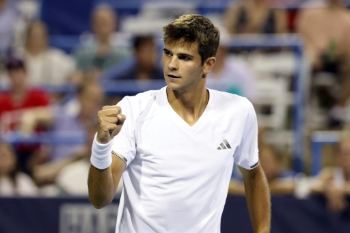 El español Rafael Jodar celebra durante un partido de individuales masculino contra el chileno Alejandro Tabilo en la sexta jornada del Mubadala DC Open 2026, en el William H.G. FitzGerald Tennis Center, en Washington, el 1 de agosto de 2026 — Emilee Chinn
