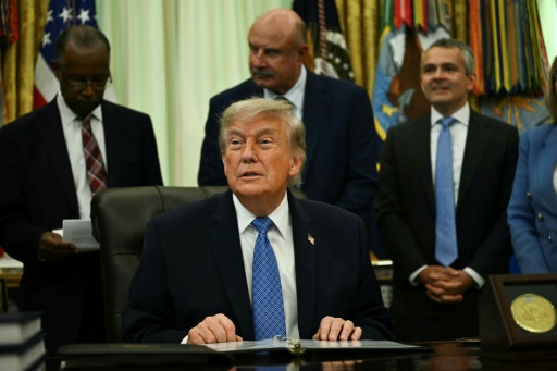 ترامب يدافع عن جنيه أكثر من مليار دولار من العملات المشفرة عام 2025