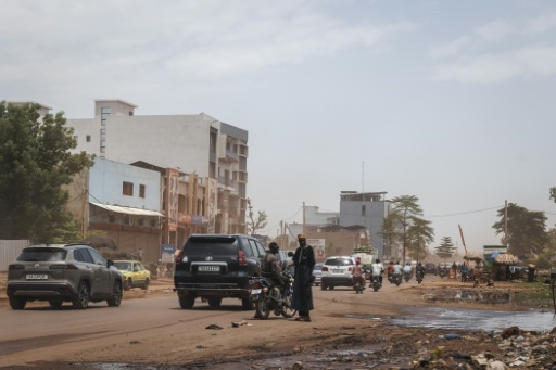 Vue d'ensemble montrant la circulation sur une des artères principales de Bamako, le 4 juillet 2026