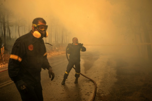 Grecia ante una situación "extremadamente difícil" por incendios con fuertes vientos