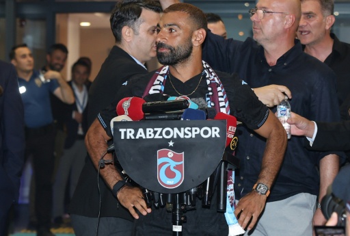 محمد صلاح رسميا إلى طرابزون سبور بعقد يمتد لموسمين