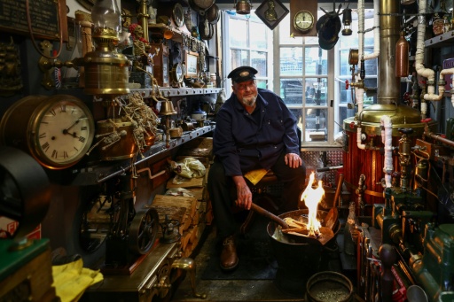 Peter McLaughlin dans sa cabane londonienne, le 31 juillet 2026 — Henry NICHOLLS / AFP