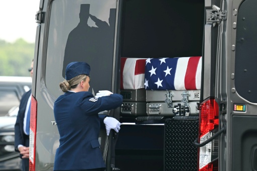 Cérémonie en hommage à deux militaires américains tués durant des opérations au Moyen-Orient, sur la base aérienne de Dover, dans le Delaware, le 22 juillet 2026 — SAUL LOEB / AFP