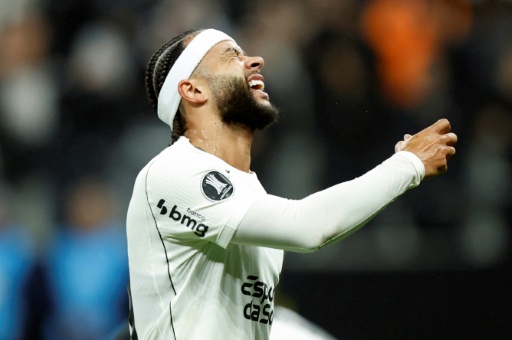 Corinthians anuncia salida de Memphis Depay por razones económicas
