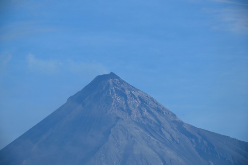 Vulcão na Guatemala reduz atividade eruptiva, mas risco continua