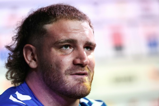 Lenni Nouchi lors d'une conférence de presse avant la finale du Top-14 disputée et perdue contre Toulouse avec son club de Montpellier, le 26 juin 2026. — Anne-Christine POUJOULAT / AFP