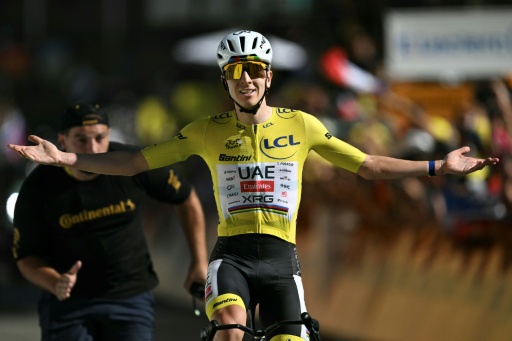 Pogacar sigue en Alpe d'Huez el paseo triunfal hacia su quinto Tour