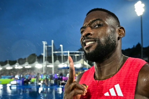 Cameroon's Eseme storms to 100m Commonwealth gold