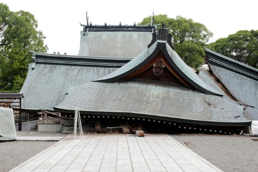 Equipes de emergência procuram sobreviventes após terremoto que deixou 13 mortos no Japão