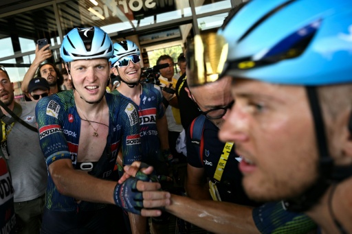 Le Tour de France rattrapé par la canicule, doublé de Merlier à Bergerac
