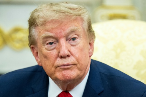 Trump ameaça bombardear Omã se o país assinar acordo com o Irã sobre Ormuz