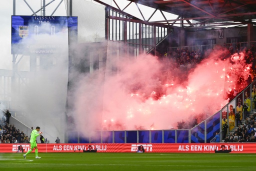 Pyrotechnik: Fünf Verletzte bei niederländischem Erstligaspiel