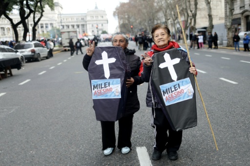 With World Cup over, Argentines resume anti-austerity protests