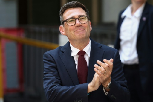 Andy Burnham à la sortie du Parti travailliste, où il a été confirmé comme nouveau chef du Labour et prochain Premier ministre britannique, le 17 juillet 2026 à Londres — Toby Shepheard / AFP
