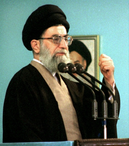 المرشد الأعلى الراحل للجمهورية الإسلامية آية الله علي خامنئي في صورة مؤرخة الثامن من كانون الثاني/يناير 1999