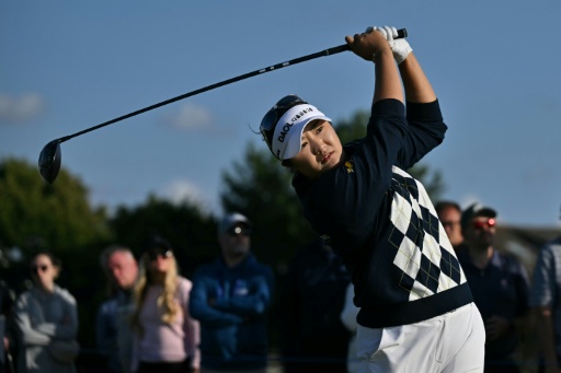 Ryu leads in bid for third straight major at women's British Open