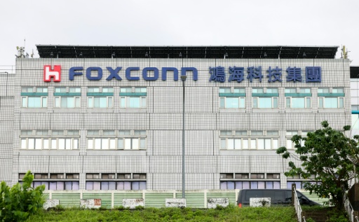 Foxconn posts quarterly profit surge on AI server demand