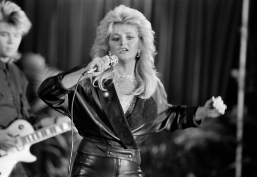 Bonnie Tyler lors d'un concert à la Maison de la Chimie à Paris, le 17 décembre 1984 — PHILIPPE WOJAZER / AFP