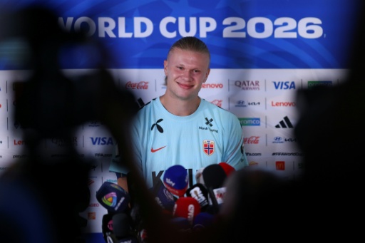 El delantero noruego Erling Braut Haaland ofrece una rueda de prensa en las instalaciones de entrenamiento del Inter Miami CF en Fort Lauderdale el 9 de julio de 2026, durante el torneo de la Copa Mundial de Fútbol de 2026
