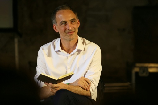 Raphaël Glucksmann, chef du parti de centre-gauche "Place publique" et député européen, participe à la 6e édition du Festival des Idées à La Charité-sur-Loire, dans la Nièvre, le 4 juillet 2026