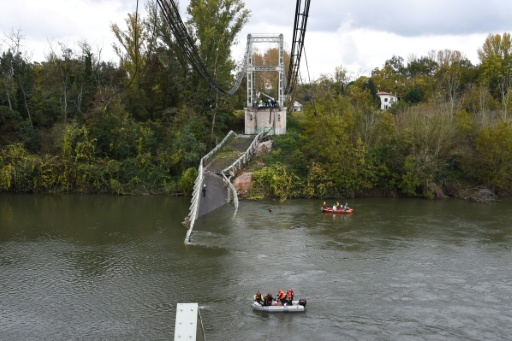Le pont suspendu de Mirepoix sur Tarn entre Mirepoix et Beissières, effondré le 18 novembre 2019 près de Toulouse — ERIC CABANIS / AFP