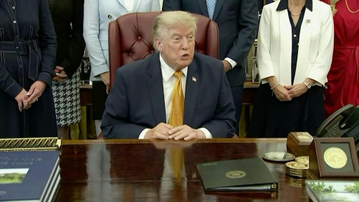 Trump diz que EUA estão negociando 'neste momento' com o Irã