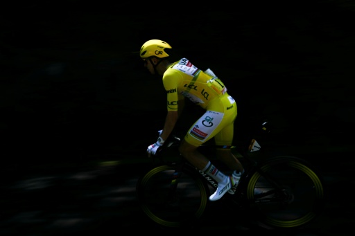Tour de France: le maillot jaune, un sparadrap parfois encombrant