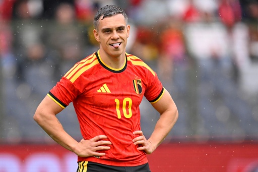 Leandro Trossard deixa Arsenal e assina com o Besiktas
