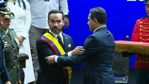 De la Espriella assume o poder na Colômbia com a promessa de combater o narcoterrorismo