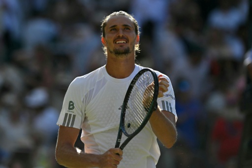Zverev vence jogo adiado e vai às quartas de final de Wimbledon